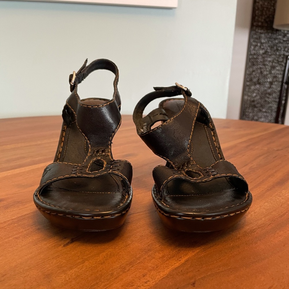 Born T-Strap Leather heeled Sandals